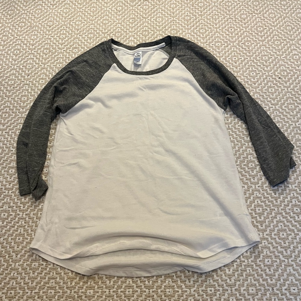 Alternative raglan Baseball Tee Sz Medium Grey White, Size Medium NWOT